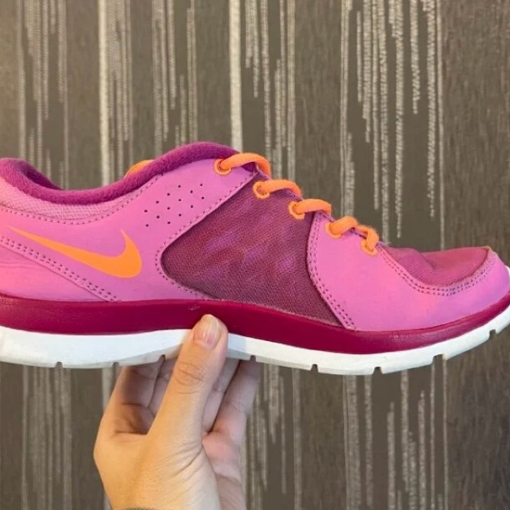 Nike Fuchsia and Tangerine Athletic Shoes like new 👌😍